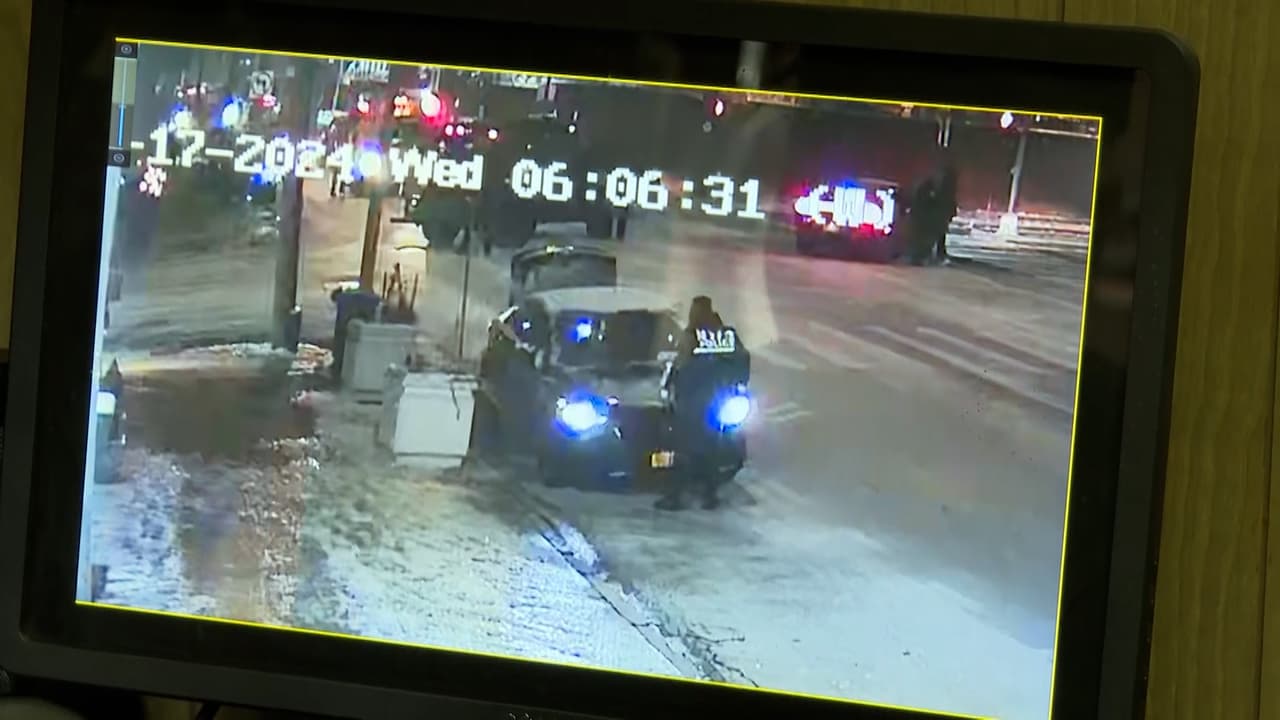 Finalmente, los agentes llegaron al departamento ubicado en la 36th Avenue en el área de Astoria.
<br>