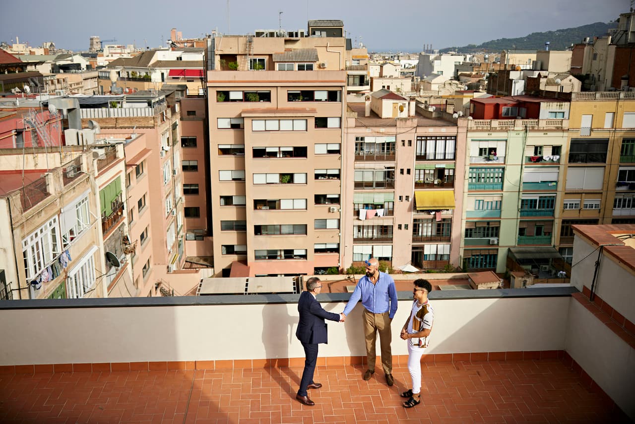 <h3 class="cms-H3-H3">5. Tasadores inmobiliarios</h3>
<br>
<br>⚒️ Incremento en el salario por hora en el último año: +16.6%
<br>
<br>⚒️ Salario por hora promedio, agosto de 2022: $37.29
<br>
<br>⚒️ Salario por hora promedio, agosto de 2021: $31.98
<br>