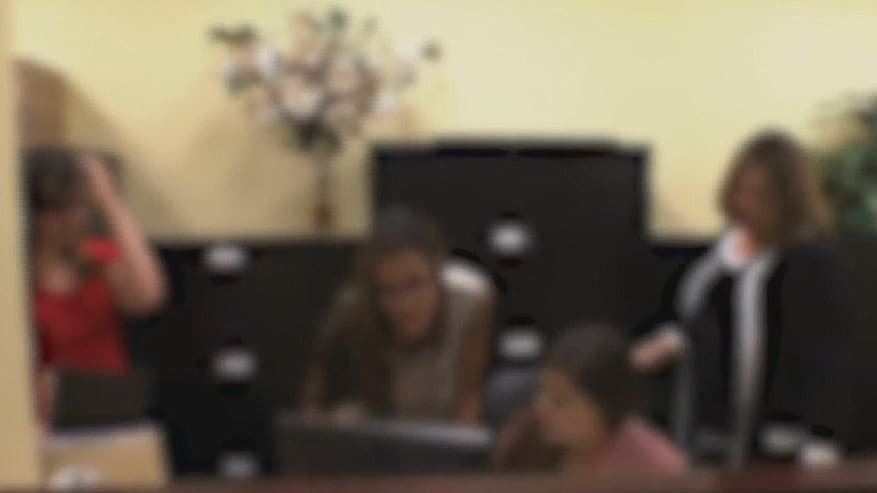Aumenta el número de estafas de personas que prometen ayuda de inmigración a indocumentados recién llegados