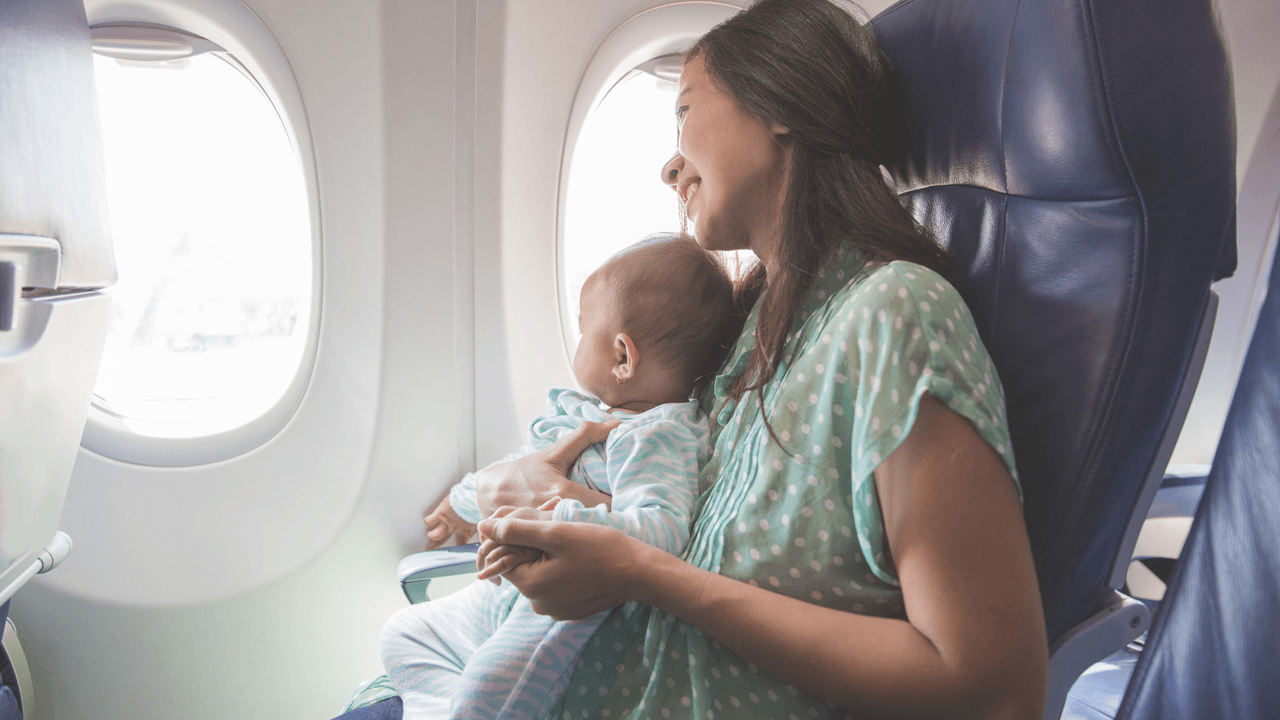 5 accesorios básicos y útiles que necesitarás para viajar con tu bebé