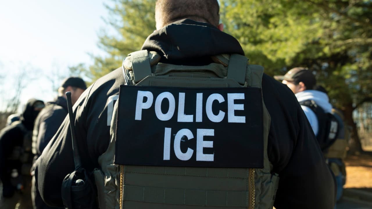 Condado Orange aprueba acuerdo para entregar indocumentados detenidos a ICE