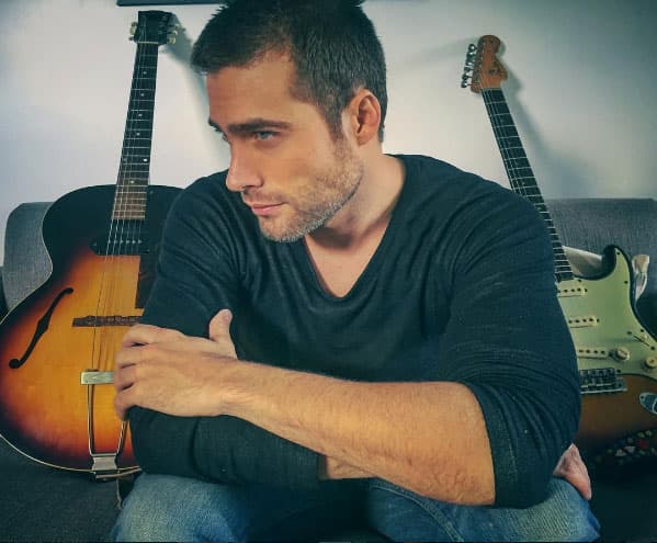 El actor y cantante 
<b>Rodrigo Guirao</b> también forma parte de su vida amorosa, ellos vivieron su capítulo de amor en el 2008.