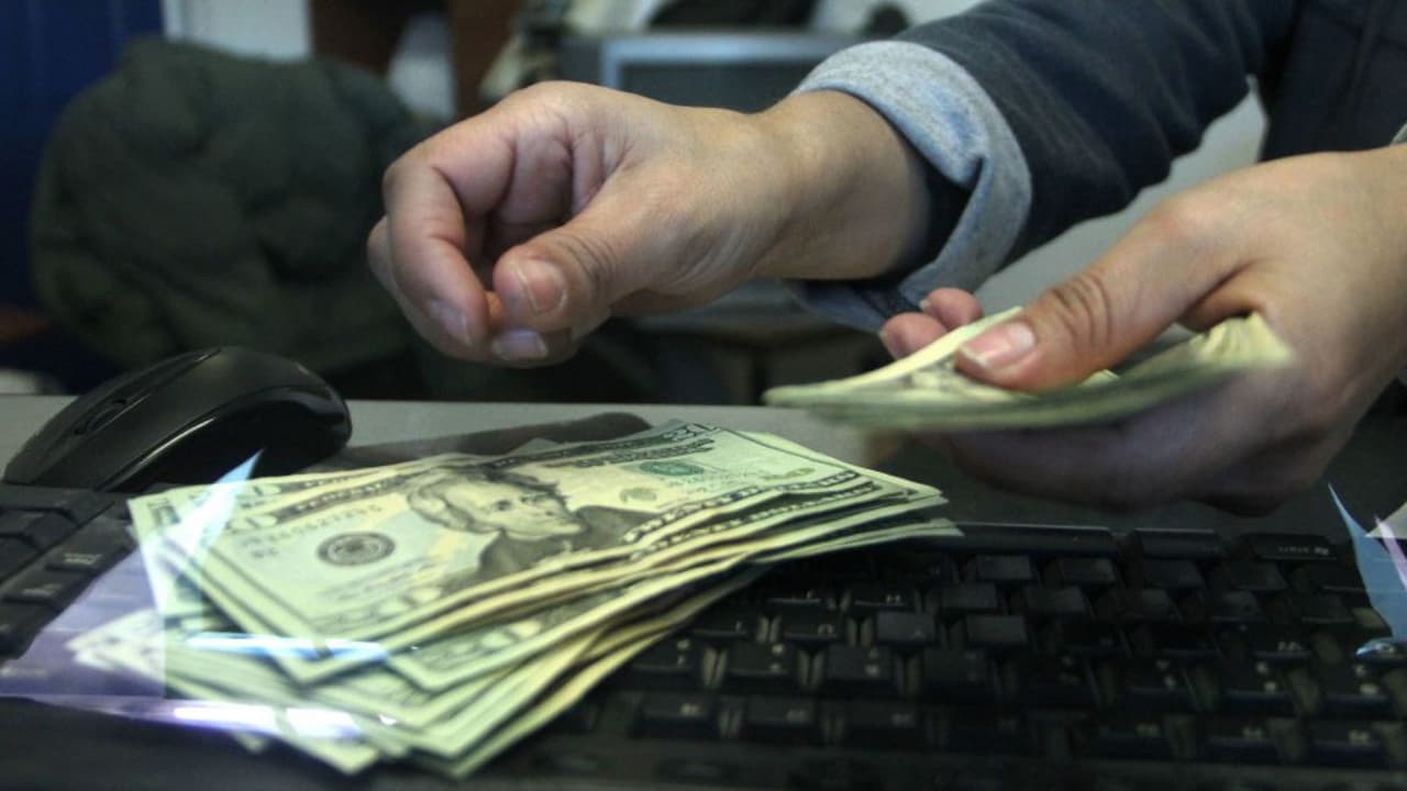 Según el Banco de México, en enero y febrero del 2021 se recibieron 6,471 millones de dólares, lo cual representa un incremento considerable respecto al dinero que llegó bajo esta modalidad en ese mismo periodo, pero en el 2020. El gobierno de Andrés Manuel López Obrador confía en que las remesas ayudarán a aliviar los efectos de la pandemia del coronavirus en la economía de ese país. 
<b><a href="https://www.univision.com/noticias/mexico" target="_blank">Más noticias aquí. </a></b>