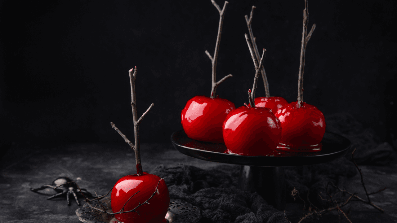 Cómo preparar manzanas con caramelo en casa para Halloween
