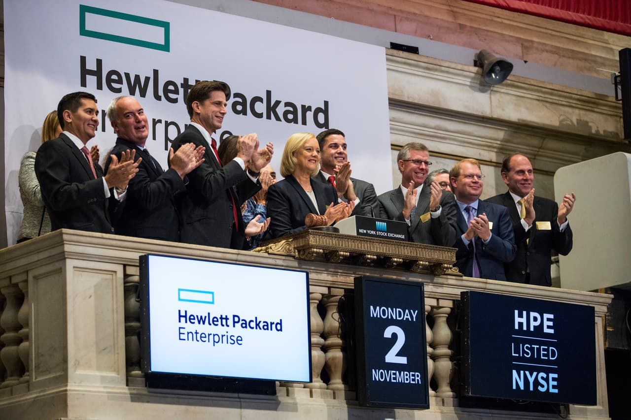 <b>Hewlett Packard Enterprises</b>
<br>El gobernador de Texas, Greg Abbott, anunció que la empresa tecnológica mudaría su sede 
<a href="https://www.univision.com/local/houston-kxln/hewlett-packard-enterprise-mueve-su-sede-a-houston-ofreciendo-nuevas-oportunidades-de-trabajo">global de San José, California, al área de Houston.</a> El alcalde Sylvester Turner aseguró que esta es una oportunidad para potenciar el empleo en los próximos años.
<br>
<br>"Estamos entusiasmados de que Hewlett Packard Enterprise haya elegido llamar hogar a Texas y les agradezco por expandir su inversión en el estado" dijo el gobernador en un comunicado de prensa.