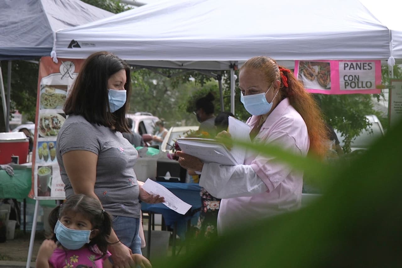 Hispanos lidian con otra secuela a largo plazo del covid-19: las deudas médicas