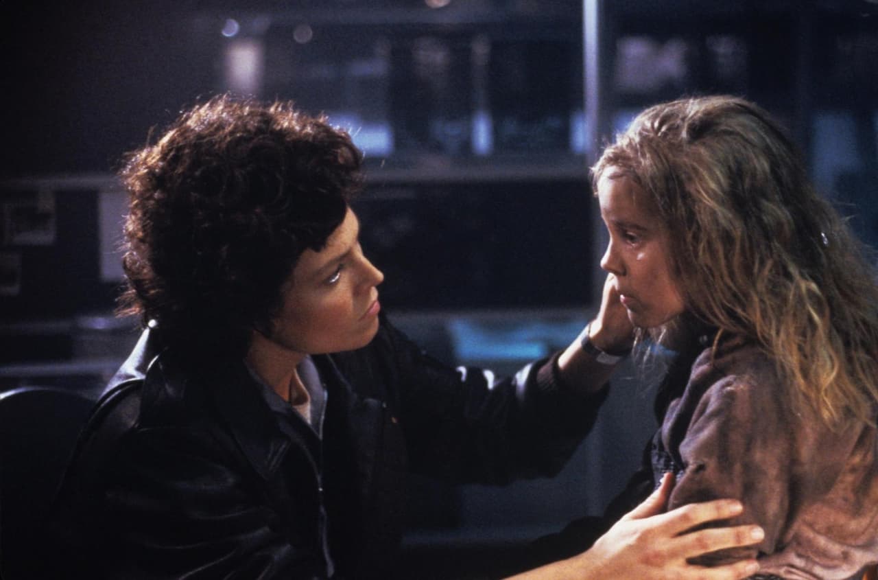 Después de vagar por el espacio durante varios años, Ripley fue rescatada. Durante ese tiempo, el planeta de Alien ha sido colonizado. Pero, de repente, se pierde la comunicación con la colonia y, para investigar los motivos, se envía una expedición de marines espaciales, capitaneados por Ripley.
<br>