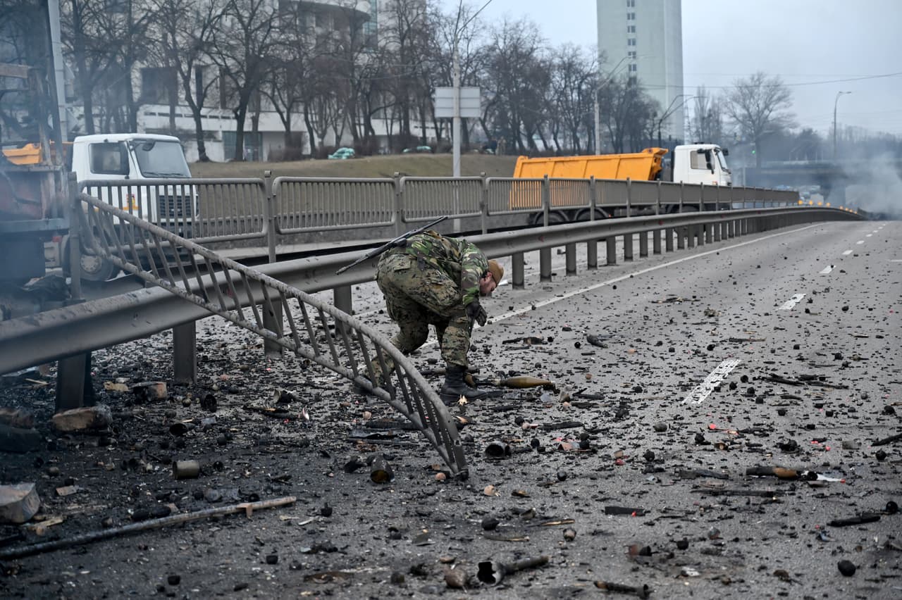 Los misiles rusos han destruído edificios de viviendas de civiles en todo el país, también en Kiev. A pesar de la evidencia y de bajas civiles, 
<a href="http://uni.vi/CXL1103qPle" target="_blank">Moscú sostiene que solo han atacado objetivos militares</a>.