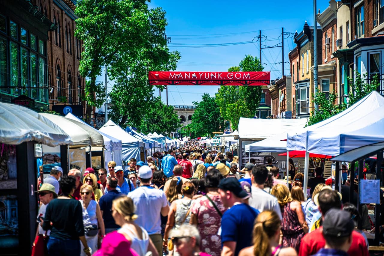 <b><a href="https://manayunk.com/events/manayunk-arts-festival.html">Manayunk Arts Festival (25 y 26 de junio).</a></b> Cuenta con artistas de todo el país, así como artesanías, comida y música. Este festival de dos días se lleva a cabo a lo largo de Main Street en el vecindario Manayunk de Filadelfia.