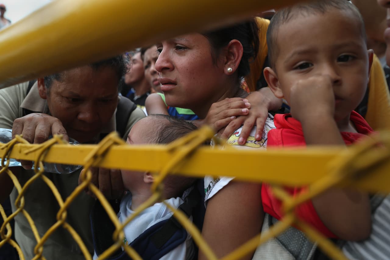 "Llegamos quemados por el sol, con llagas, pero llegamos. Nuestros coraje es más grande que las amenazas de Trump", dijo Britany Hernández, una joven morena que integra la caravana.