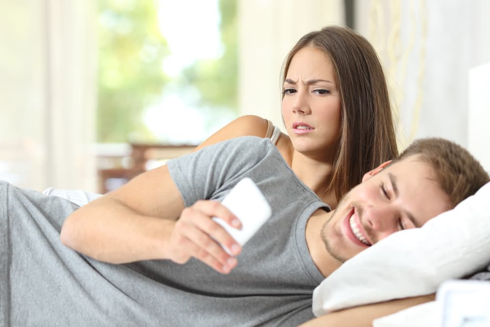 En el aspecto sentimental has estado un poco sospechoso o suspicaz creyendo todo lo que te dicen y eso pudo perjudicar una relación. Nada de sospechas.
<br>