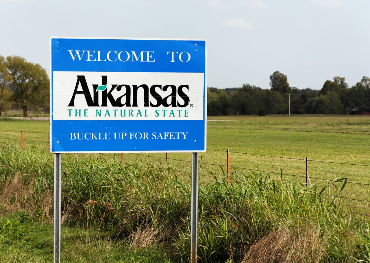 <h3 class="cms-H3-H3">8. Arkansas</h3>
<br>
<br>
<b>Fallecimientos por armas de fuego por cada 100,000 personas: </b>22.6
<br>
<br>
<b>Total de muertes por armas de fuego en 2020: </b>673 (#26)
<br>
<br>
<b>Población:</b> 3,011,873 habitantes.