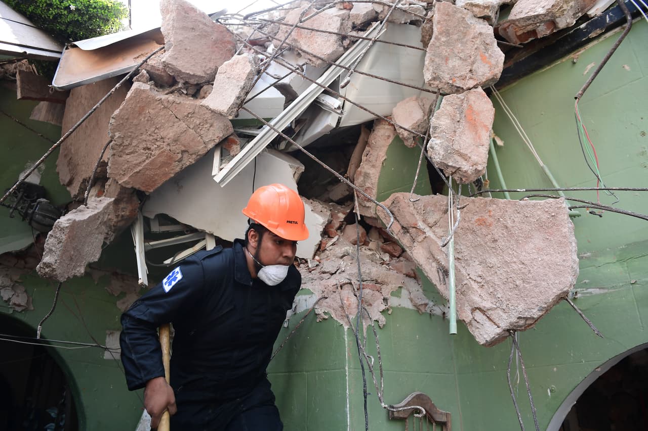 Si quieres conocer un poco más de cómo 
<b>estar preparado ante un terremoto</b>, puedes visitar la página de la 
<b><a href="https://www.redcross.org/get-help/how-to-prepare-for-emergencies/types-of-emergencies/earthquake.html#Before" target="_blank">Cruz Roja Americana</a></b> o llama al Departamento de Bomberos local que puede ayudarte a estar mejor preparado.