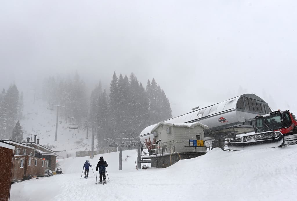 El desprendimiento de nieve ocurrió en un despeñadero, durante el primer día de reapertura de la famosa área de remonte KT-22.