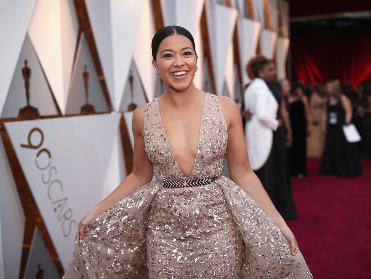 <b>Gina Rodríguez</b>
<br>La estrella de 'Jane the Virgin' (2014), sufrió por los cambios de su cuerpo. “Mi peso ha sido un desafío para mí desde que me diagnosticaron problemas de tiroides con 19 años. No puedo ponerme a entrenar y bajar hasta una talla 2. ¡Me niego a intentar vivir en ese mundo!", comentó en una entrevista para
<a> inTouch. </a>