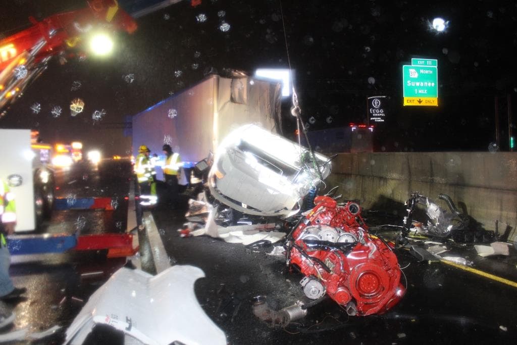 Dos muertos y una arrestada tras accidente sobre carretera I-85 en Gwinnett.