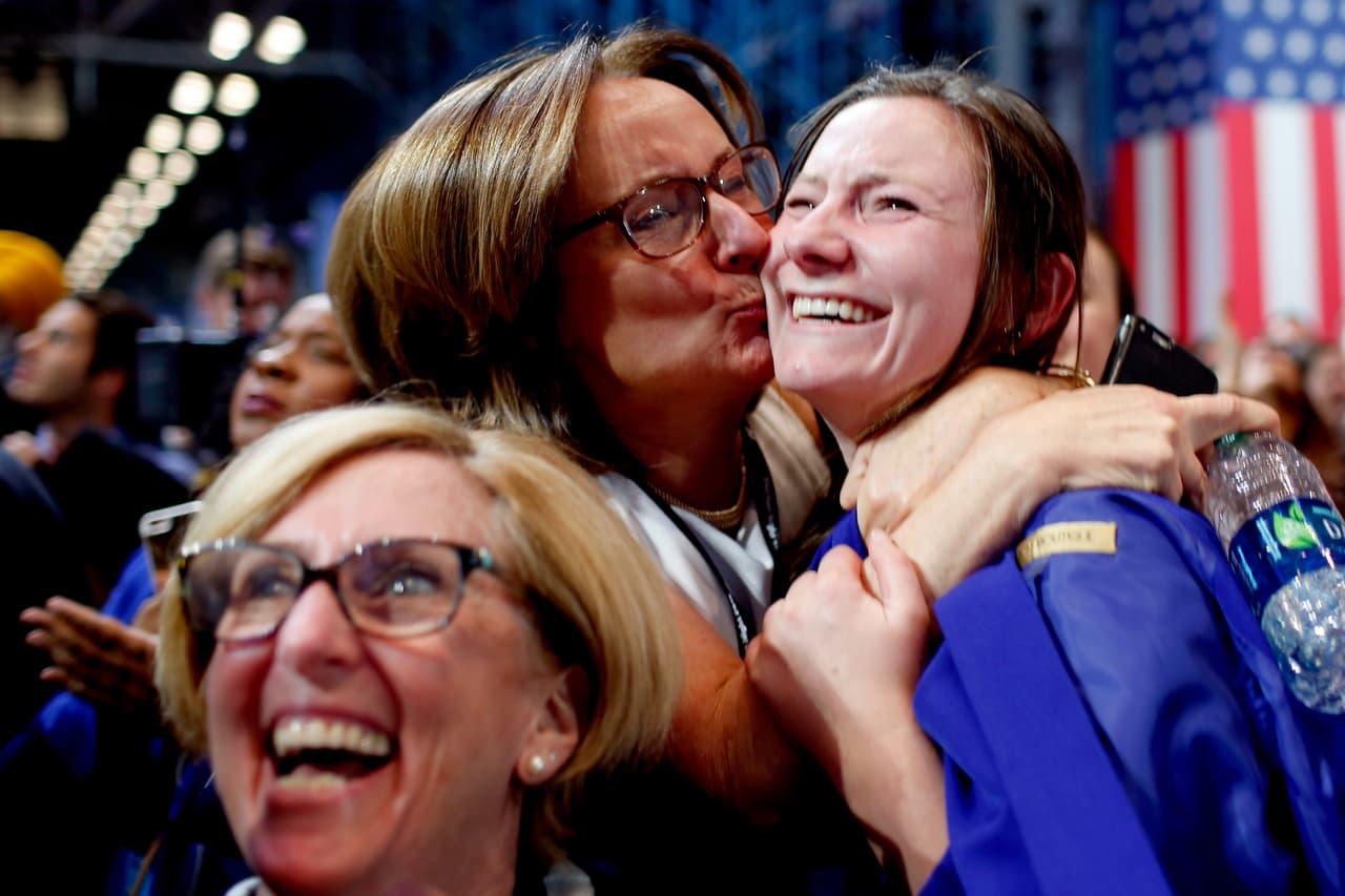 Cada instante que pasa un nuevo resultado cambia el ánimo de los asistentes a la fiesta demócrata en Nueva York.