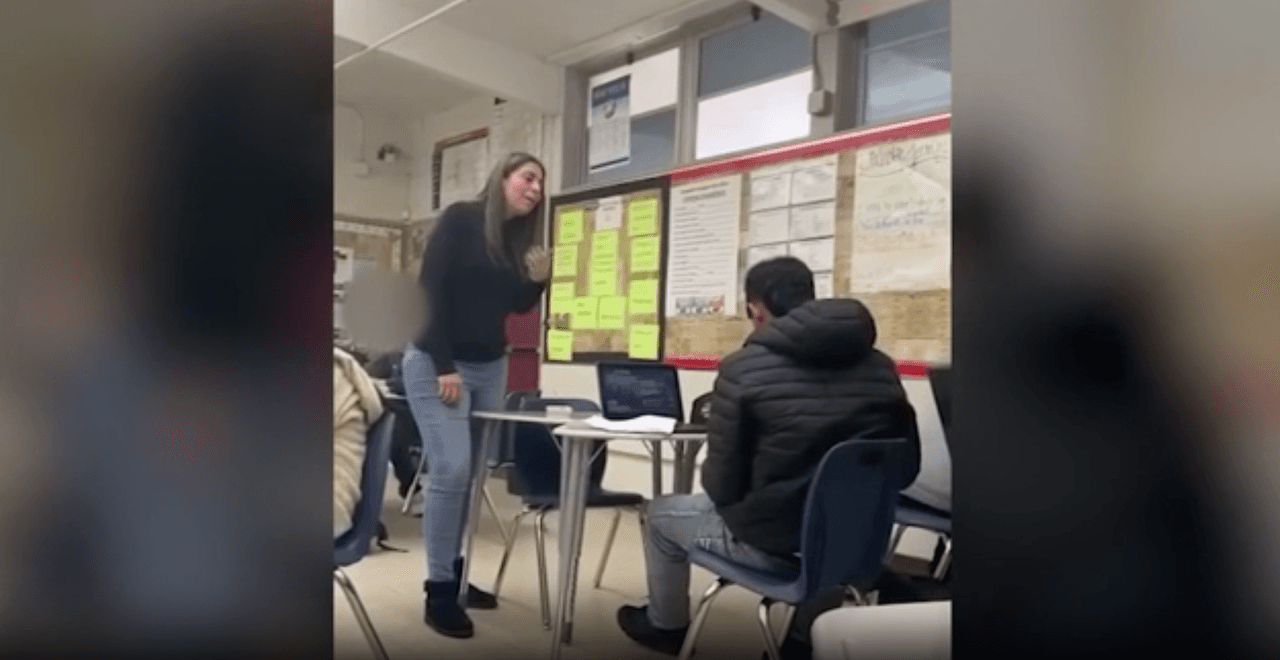 ¿Racismo o hipersensibilidad?: Maestra de California en aprietos por repetir palabra sensible para un grupo racial