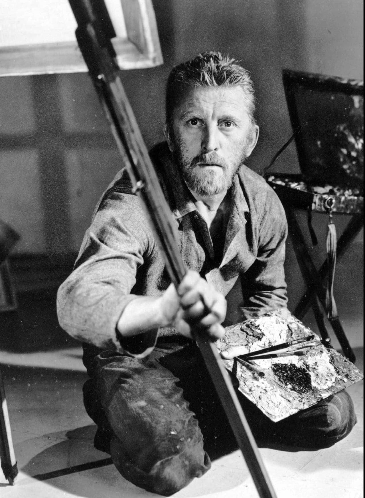 A pesar de sus muchos papeles célebres, ninguno le dio un Oscar aunque sí consiguió una nonimación por su personaje del pintor Van Gogh en la película de 1956 'Lust for life' ("Sed de vivir").
