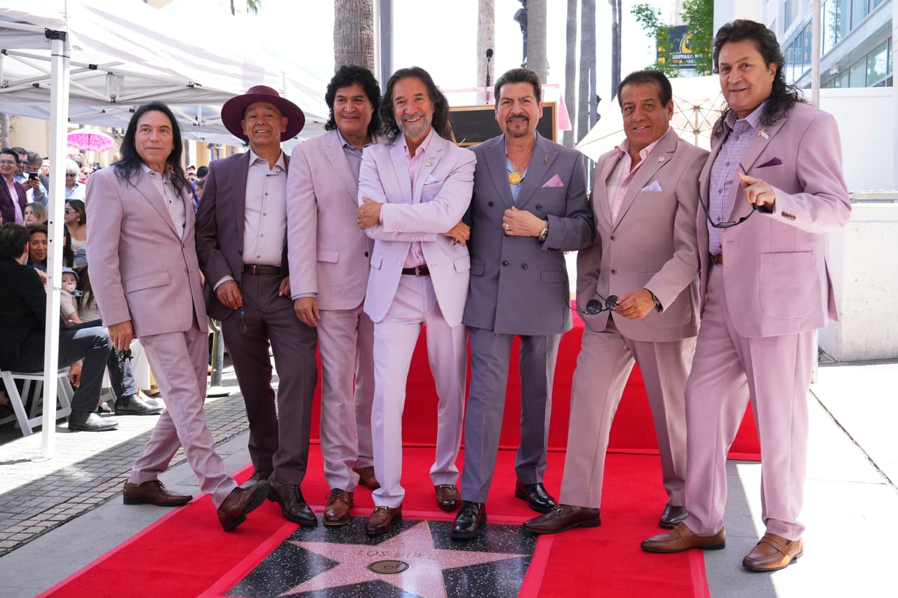 Los Bukis son conocidos por éxitos como 
<b>“Tu Cárcel”, “Y Ahora Te Vas”, “Mi Mayor Necesidad” y “Falso Amor”</b>, canciones que marcaron a generaciones y consolidaron su lugar en la historia de la música latina.