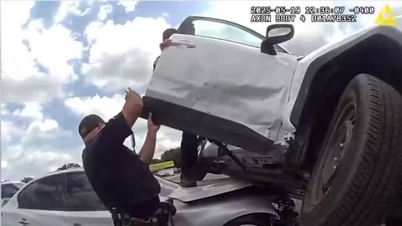 Policías de Tampa rescatan a un niño tras choque y promueven el uso del cinturón de seguridad