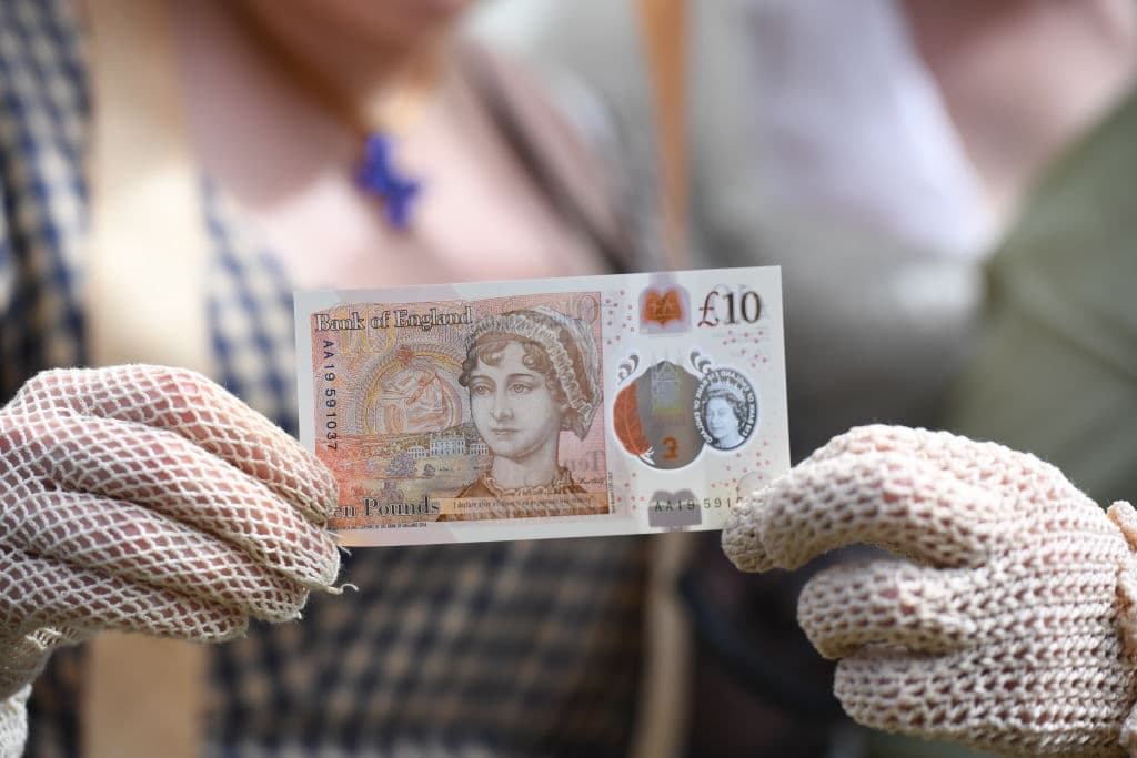 <b>Lugar 5.</b> Libra esterlina.
<br>
<br>Es la moneda oficial del Reino Unido, compuesto por Inglaterra, Escocia, Gales e Irlanda del Norte.