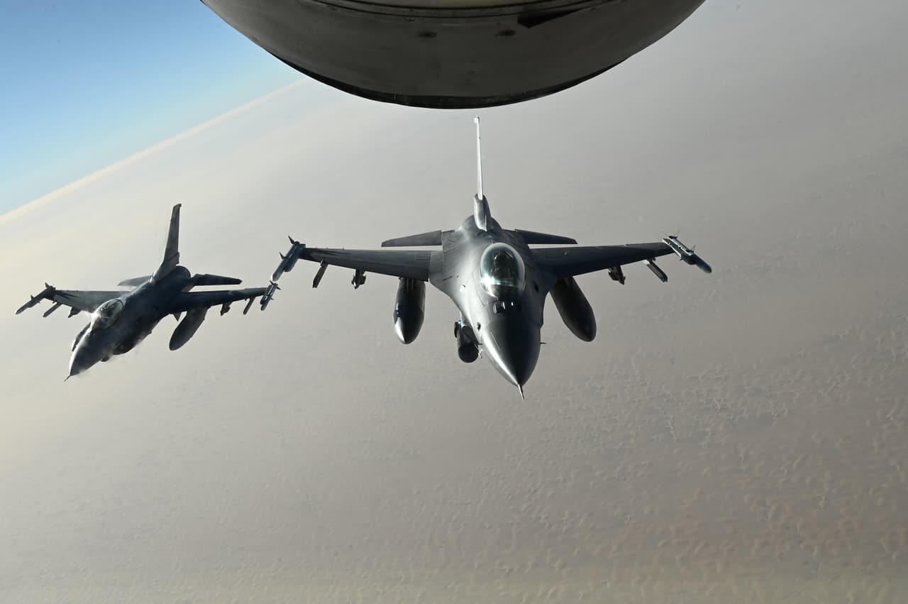 4 claves del bombardeo de EEUU y Reino Unido a los hutíes en Yemen, la milicia proiraní que ataca barcos en el mar Rojo