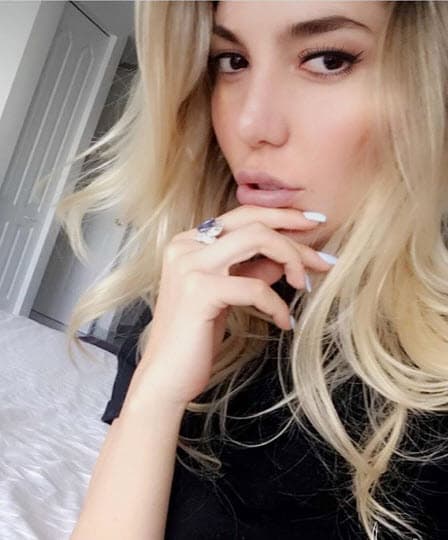 Sin embargo, no solo fue presuntamente abusada en su niñez por Enrique Guzmán, también por 
<b>algunos de los novios de Alejandra Guzmán</b>. 
<br>