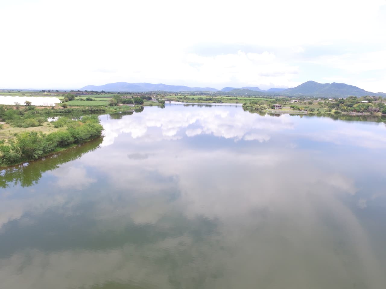 <b>Puesto 6.</b> 
<b>Morelos | Almacenamiento: 57%</b>
<br>
<br>Aunque en este estado se encuentra, Cuernavaca, conocida como la “ciudad de la eterna primavera”, han padecido de sequía severa en los últimos meses. 
<br>
<br>En la fotografía, la Presa Laguna El Rodeo.