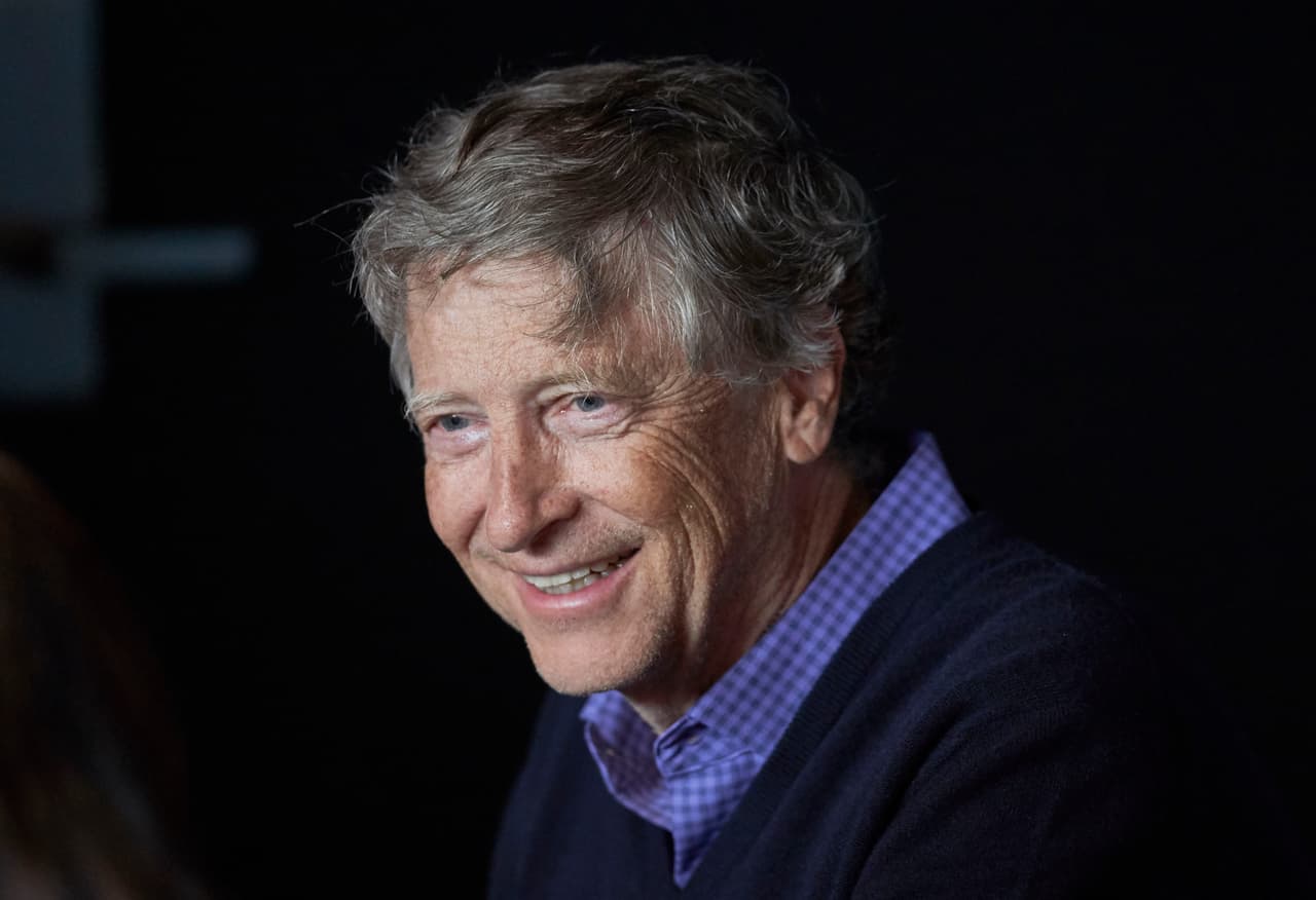 <b>Bill Gates, Microsoft</b>.
<br>
<br>Es el fundador de Microsoft, responsable del desarrollo de los sistemas operativos Windows. Sus ideas revolucionarias ayudaron a los menos expertos en tecnología a incorporarse al uso de computadoras personales. Hoy, retirado de la compañía, se destaca por sus actividades filantrópicas. 
<br>
