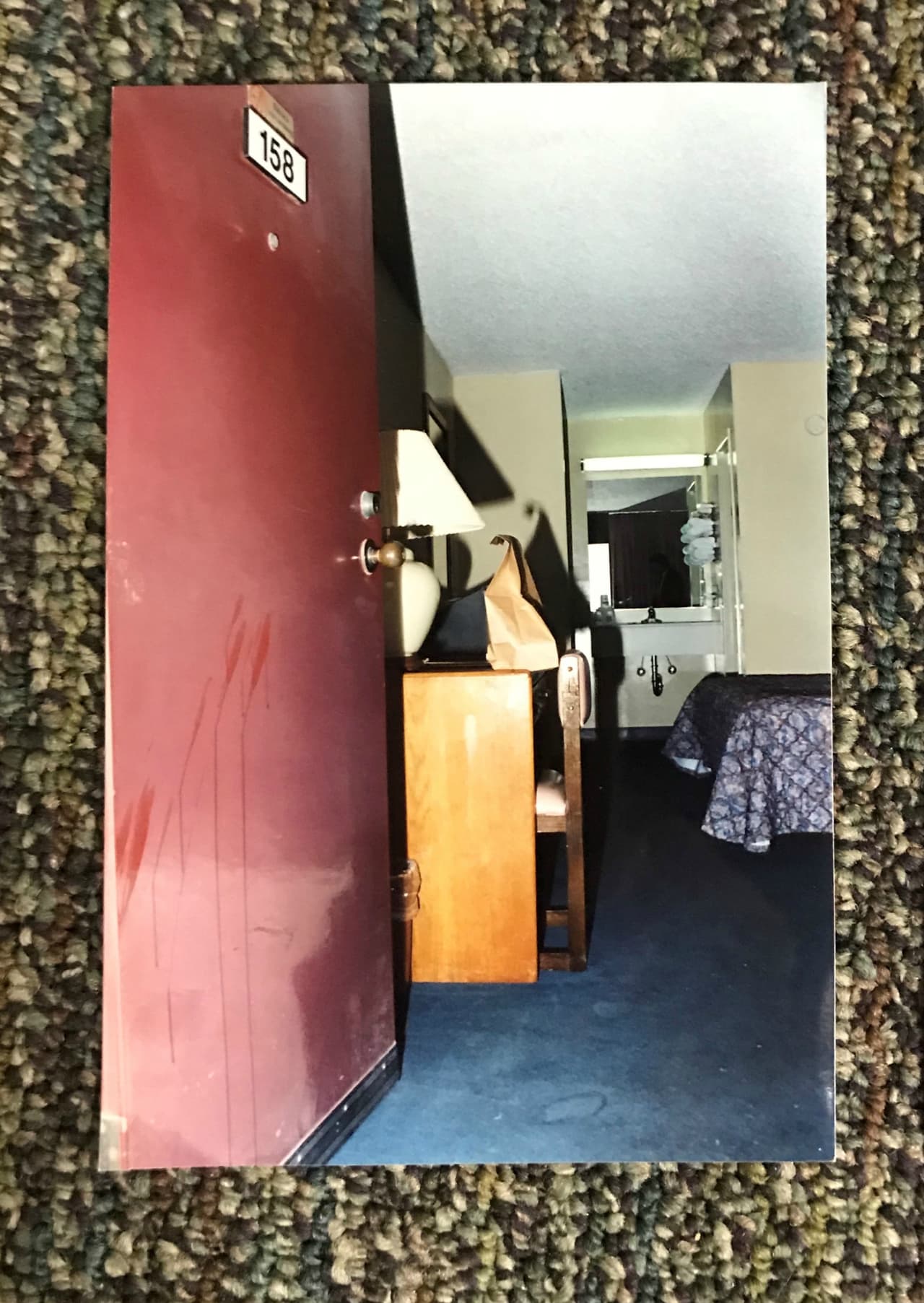 Saldívar ha insistido en que disparó contra su amiga por accidente y que no sabía que la había herido. La sangre de Selena salpicó la puerta de entrada de la habitación en la cual ella se alojaba.