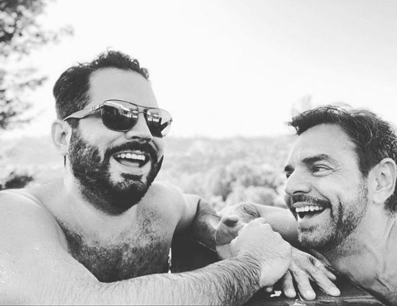 Por su parte, José Eduardo eligió una fotografía en blanco y negro para felicitar al comediante. "Feliz día papá, te amo".