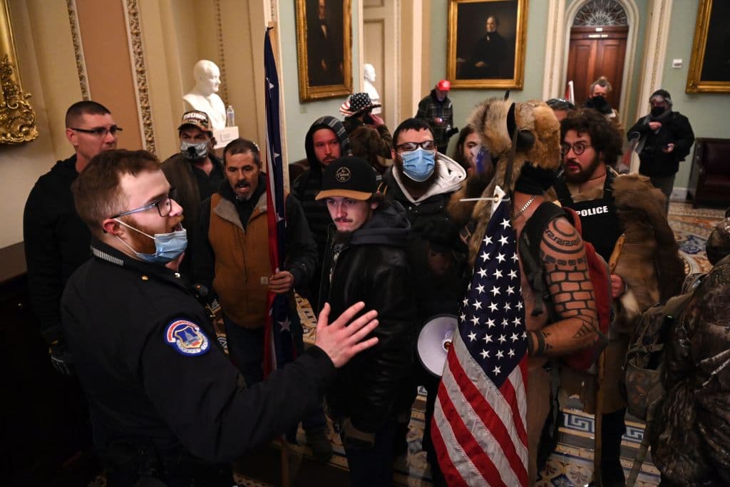 Nadie se esperaba que los fanáticos de Trump irrumpieran a la fuerza e ingresaran al interior del Capitolio, amenazando la integridad de los senadores.