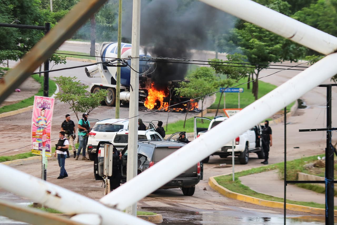 Ante la violencia registrada, las clases en todos los niveles y modalidades educativas continuarán suspendidas hasta nuevo aviso en la capital del estado de Sinaloa, debido a la alta inseguridad
<b> </b>que se vivió este jueves.