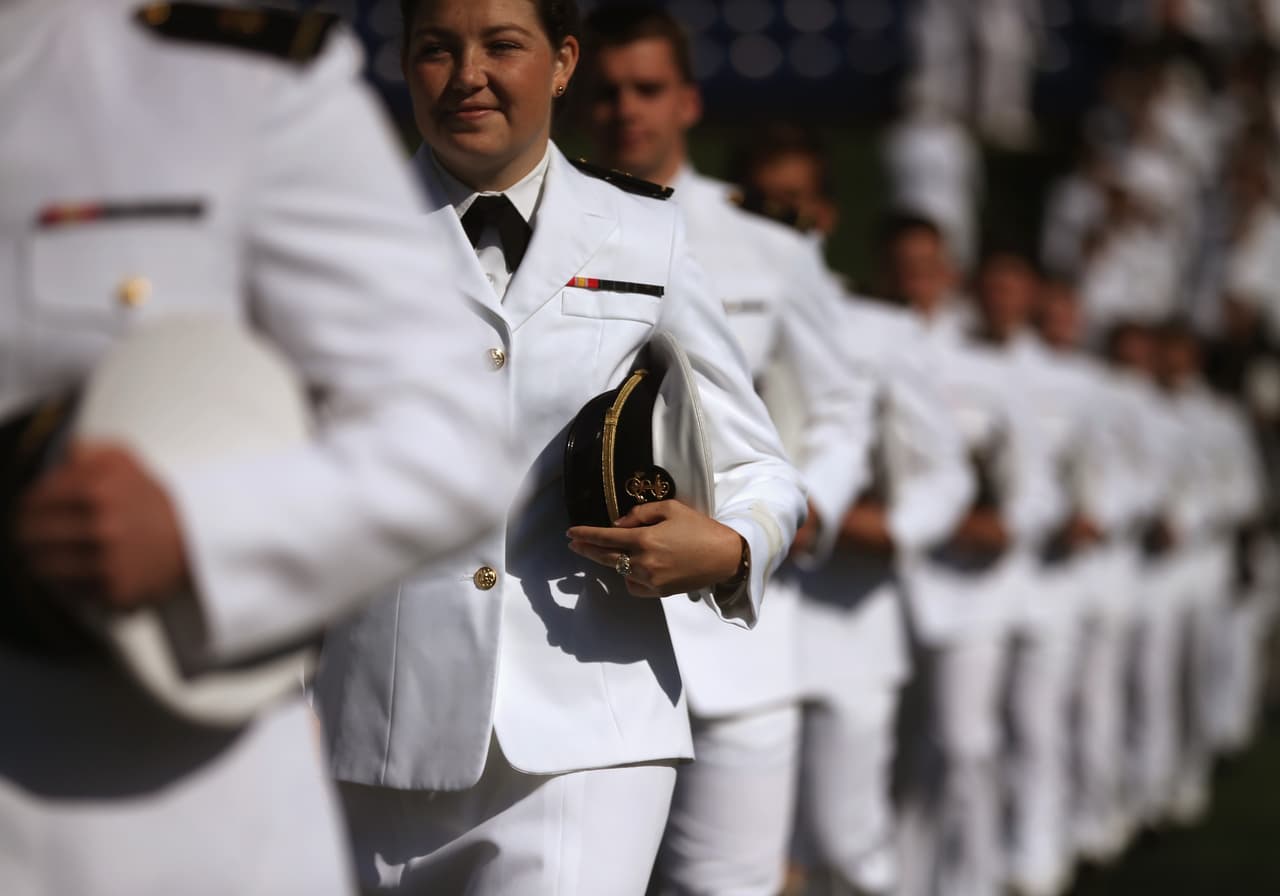 <b>Academia Naval de Estados Unidos, Annapolis</b>: En esta exclusiva institución de Maryland la Armada paga la colegiatura completa, hospedaje, alimentación, libros, materiales y un salario mensual. Hay que servir en la Marina por cinco años.