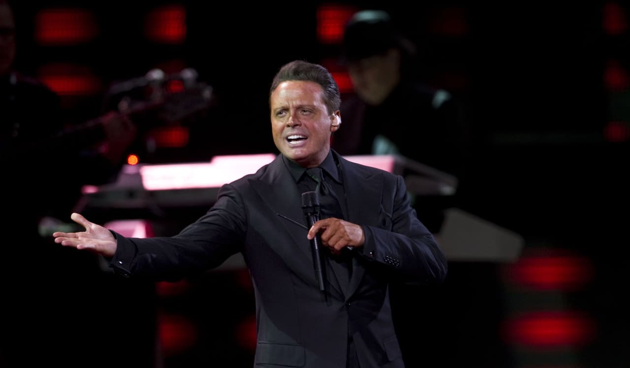 Univision prepara serie biográfica de Luis Miguel