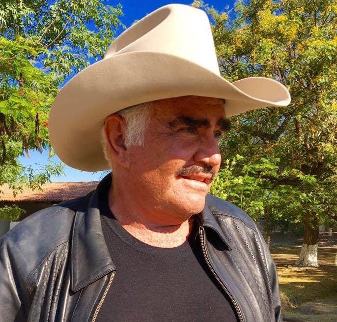 "El doctor me dijo que tenía malas noticias, me hice todo lo que me tenían que hacer y me dijo que me tenía que operar. El 7 de diciembre de 2002 me operé,
<b><a href="https://www.reforma.com/problemas-de-salud-que-han-aquejado-a-vicente-fernandez/ar2239532?v=6" target="_blank"> salí de esa pesadilla que es cáncer </a></b>de próstata", dijo 'El Charro de Huentitán', según reseñó el diario Reforma. 
<br>