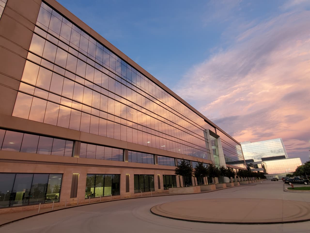 <h3 class="cms-H3-H3">11. Frisco, Texas</h3>
<br>
<br>👉
<b> Población de origen extranjero (2020): </b>23.2% (+5.0% desde 2016)
<br>
<br>👉 
<b>Mayor grupo de inmigrantes:</b> hindúes.
<br>
<br>👉 
<b>Otros grupos de inmigrantes: </b>mexicanos, pakistaníes, chinos.
<br>
<br>👉 
<b>Población total:</b> 188,387 habitantes.
<br>