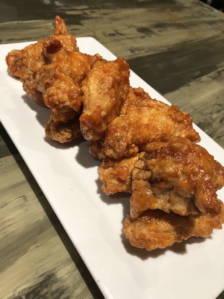 <b>Crunchik'n</b>
<br>Dirección: 212 S 11th St Philadelphia, PA 19107
<br>Teléfono: (267) 886-9373
<br>Sitio web: 
<a href="https://crunchikn.com">https://crunchikn.com</a> 
<br>
<b><a href="https://www.yelp.com/map/crunchikn-philadelphia">Cómo llegar</a></b>
<br>
<br>Restaurante que sirve comida coreana con un “toque estadounidense”, según sus propietarios. Entre sus platillos destacados está el pollo frito coreano.