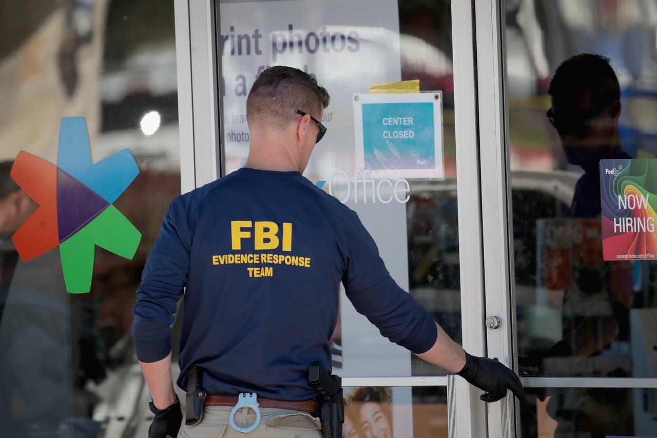Los investigadores ampliaron sus esfuerzos tras la detonación de ese paquete el martes 20 de marzo en el edificio de Fedex en Schertz y el hallazgo de otro sin explotar.