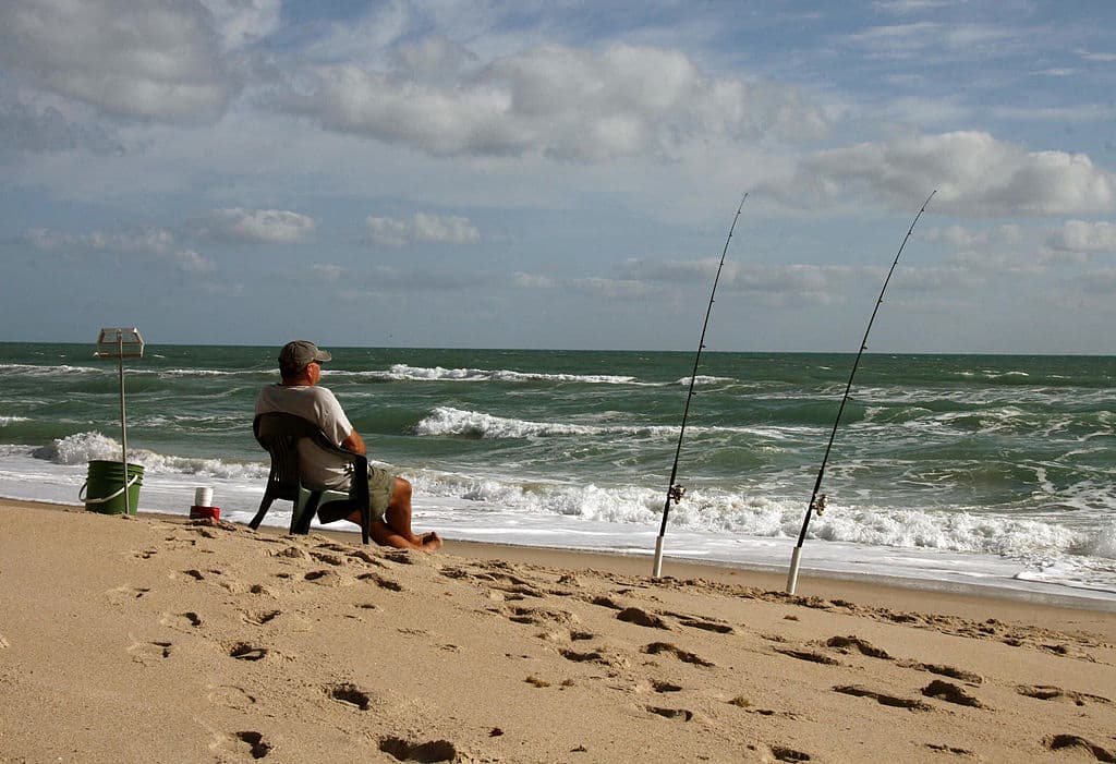 Playa de Florida podría sancionar hasta con $80 por estacionarse cerca de las residencias