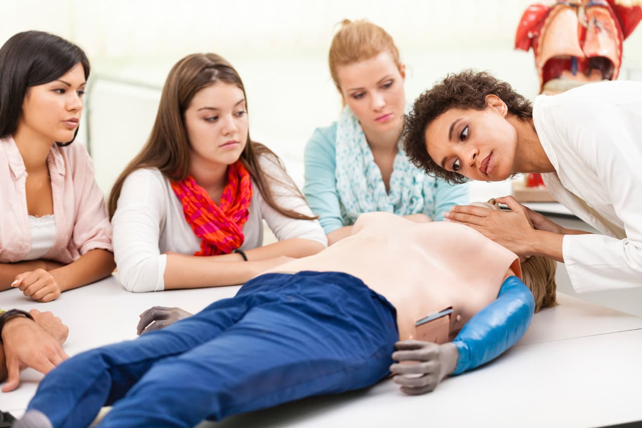 Fundación Nacional de RCP (National CPR Foundation). Aquí podrás inscribirte para realizar un curso vía ‘online’.