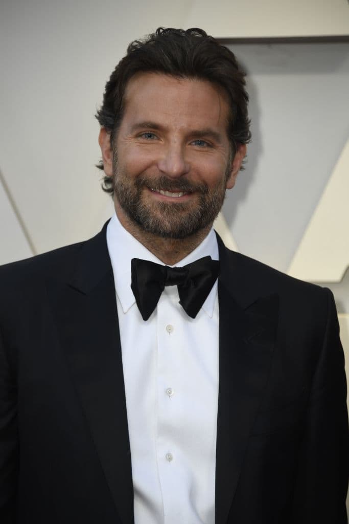 <b>Bradley Cooper</b>
<br>El actor de ‘Nace una estrella’ y ‘¿Qué pasó ayer?’, igual prefiere mantener su privacidad y no exponerse solo en internet.
<br>Mucho menos después de separarse de la actriz, Irina Shayk, luego de cuatro años de relación y una hija, Lea De Seine.
