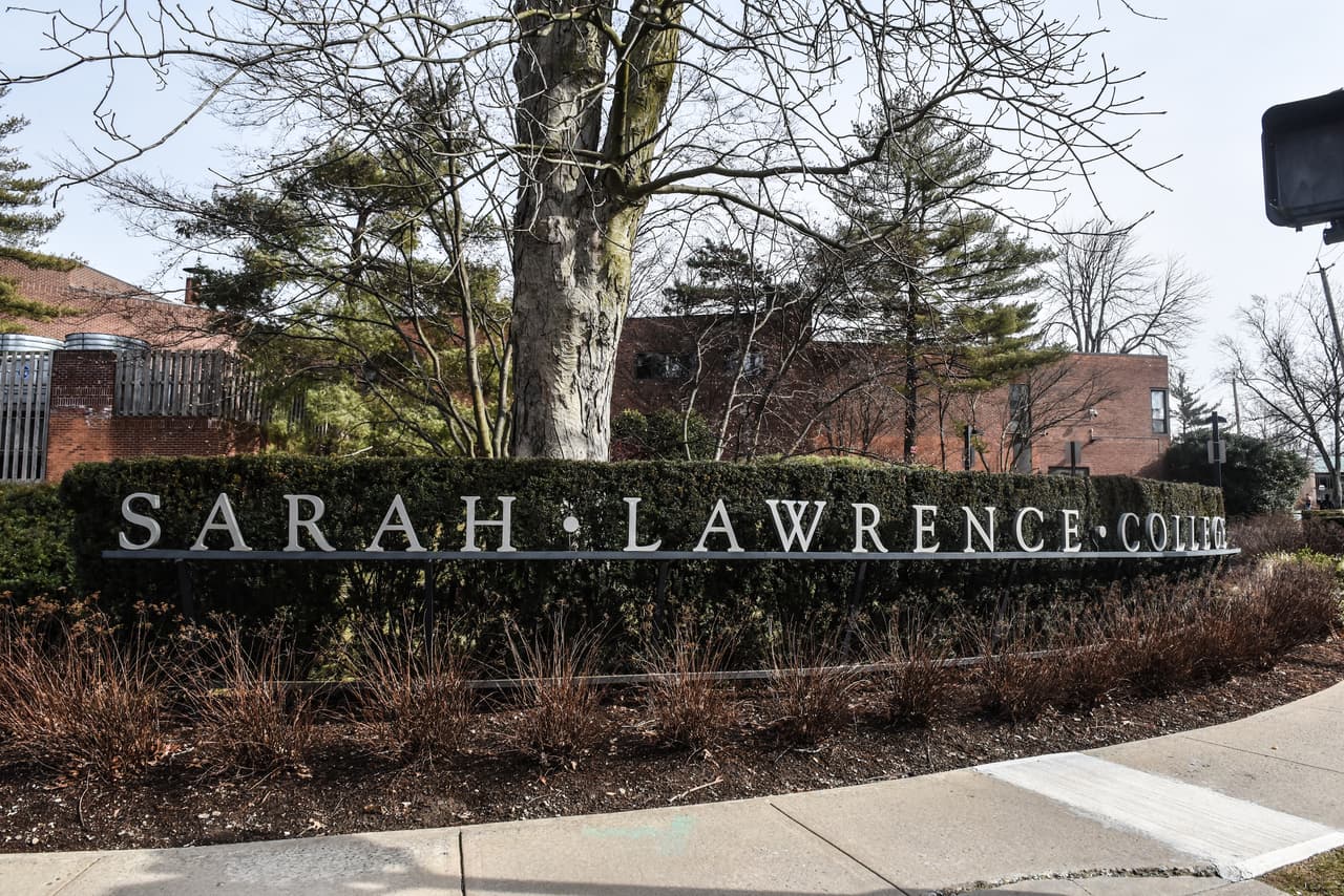 La secta fue fundada por Ray en un dormitorio de la universidad Sarah Lawrence College.