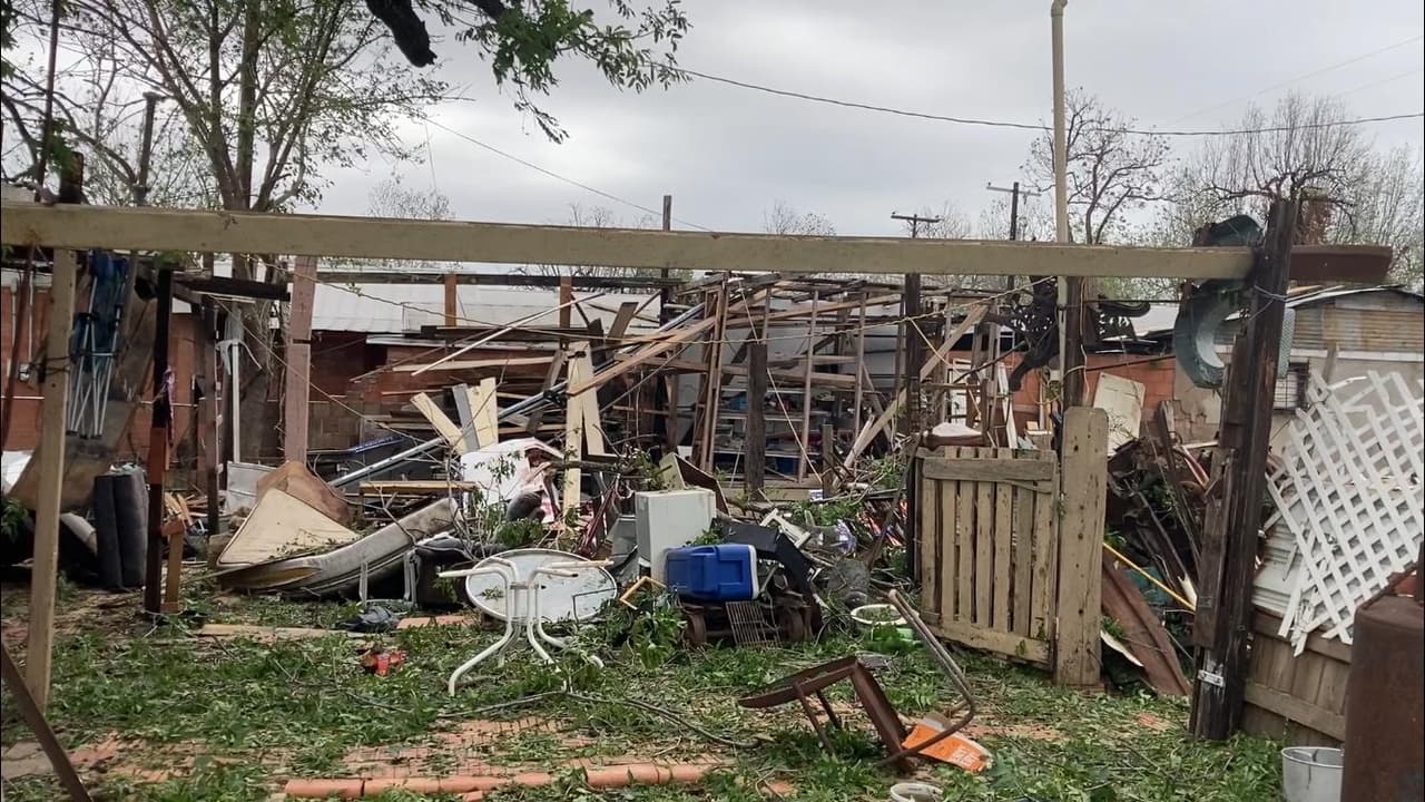 <a href="https://www.univision.com/local/san-antonio-kwex/como-prepararte-para-el-tiempo-severo-en-texas-video">Gran parte de la región vio granizo del tamaño de un guisante o una manzana y fuertes lluvias. </a>