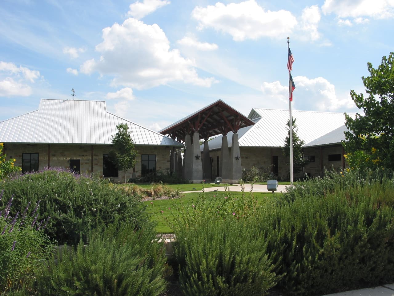 <h3 class="cms-H3-H3">14. Leander, Texas</h3>
<br>
<br>👉
<b> Población de origen extranjero (2020): </b>12.6% (+4.6% desde 2016)
<br>
<br>👉 
<b>Mayor grupo de inmigrantes: </b>mexicanos.
<br>
<br>👉 
<b>Otros grupos de inmigrantes: </b>hindúes, filipinos, polacos.
<br>
<br>👉
<b> Población total: </b>60,613 habitantes.
<br>