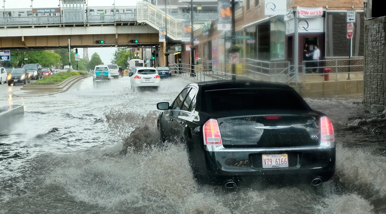 <b>Puesto 10: Illinois. </b>Tiene el 16,8% de las carreteras en mal estado, el 20º promedio más bajo del país. Sin embargo, Illinois
<b> </b>tuvo 551 descarrilamientos entre 2015 y 2019 (7.7 por cada 100,000 millas de vías), el cuarto promedio más alto. También el 8.5% de sus puentes están deteriorados, más que la media nacional.