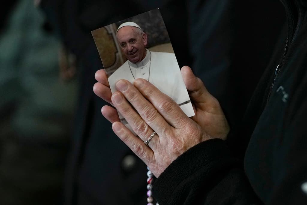 El papa Francisco será dado de alta tras sufrir una neumonía que puso en peligro su vida