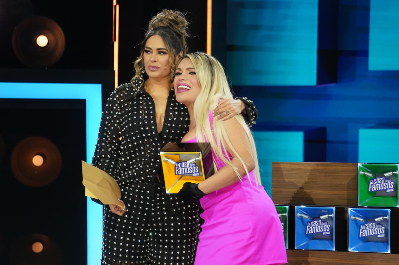 Wendy Guevara recibió un premio por 'La frase de todo México' con su inigualable 'Vieeeejo'.