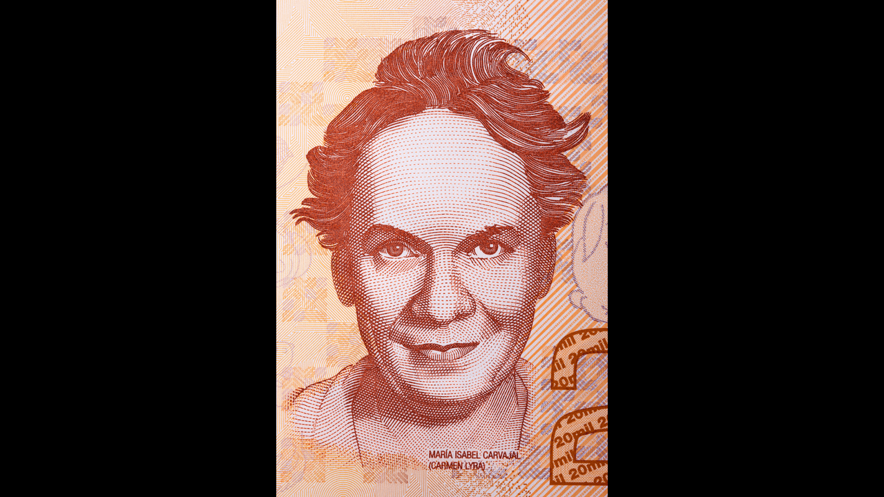 <h3 class="cms-H3-H3">Carmen Lyra (1888 - 1949) </h3>
<br>
<br>🪙 
<b>Conocida como: </b>escritora y educadora. 
<br>
<br>🪙 
<b>País:</b> Costa Rica: 
<br>
<br>🪙 
<b>Denominación: </b>20,000 colones.
<br>